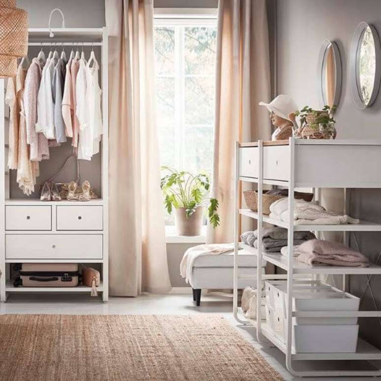 15. Closet feminino planejado com móveis lindos – Por: Hola