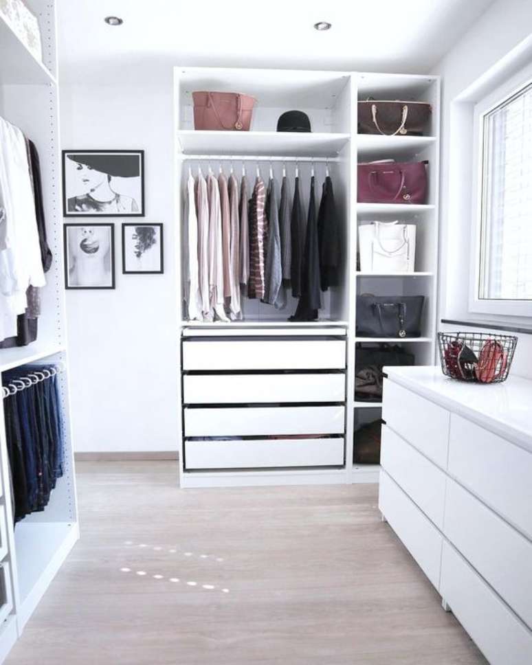 42. Closet feminino planejado e decorado – Por: Pinterest