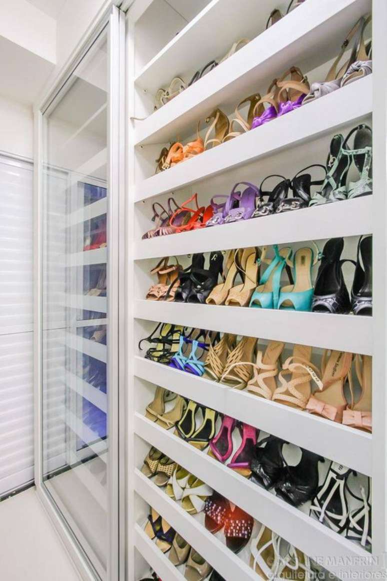 46. Closet feminino planejado para sapatos – Por: Pinterest