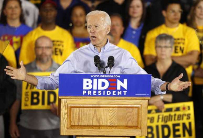 Joe Biden lidera as pesquisas para as primárias democratas