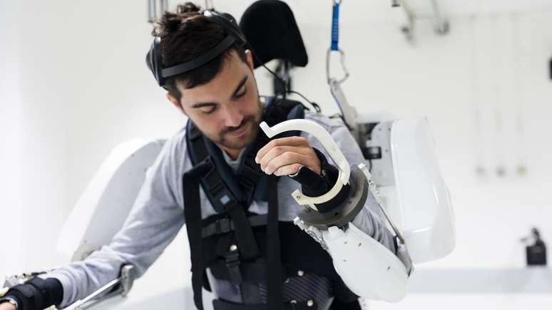 Thibault movimenta o bra&ccedil;o