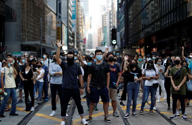 Manifestantes com máscaras no centro de Hong Kong
04/10/2019
REUTERS/Jorge Silva