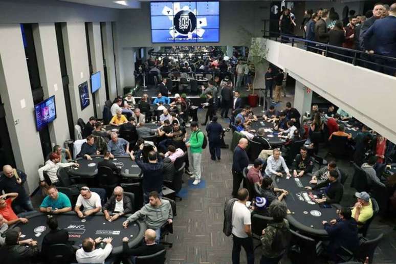 Vista geral do novíssimo H2 São Paulo, maior clube de pôquer da América Latina e repleto de atrações (Divulgação)