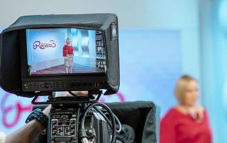 Apresentadora tem público fiel na programação vespertina da TV Aparecida