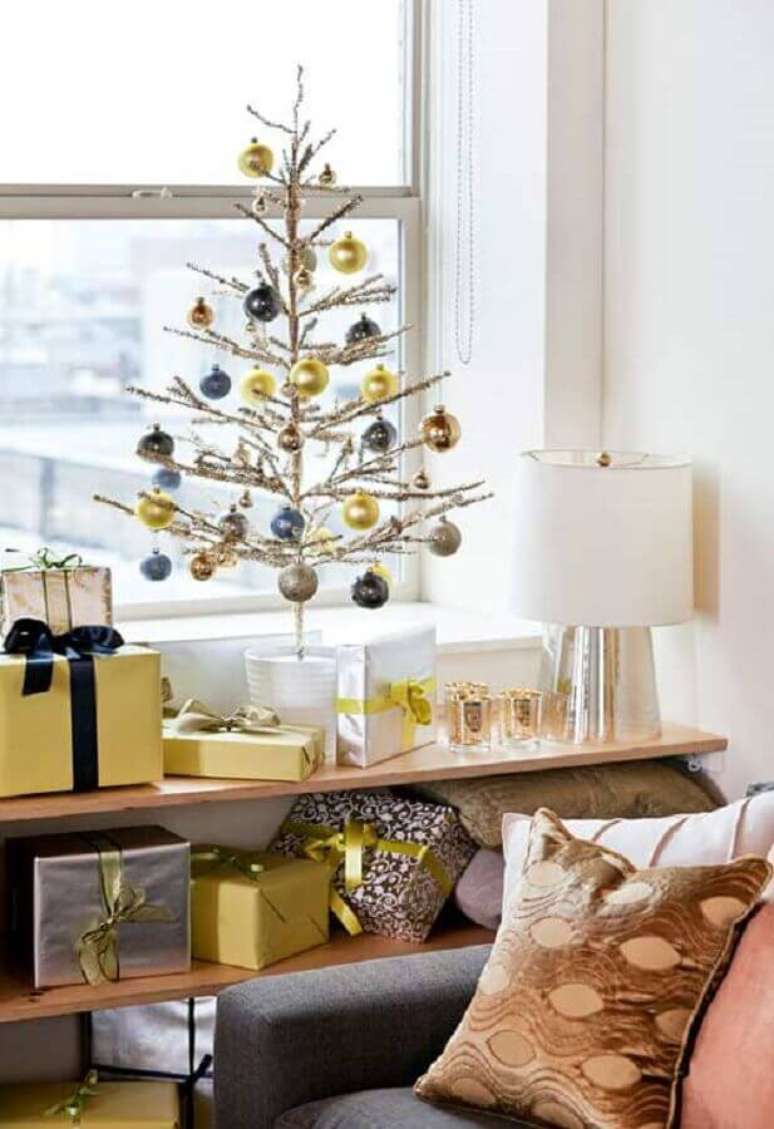 43. Decoração simples para árvore pequena de Natal – Foto: Pinterest