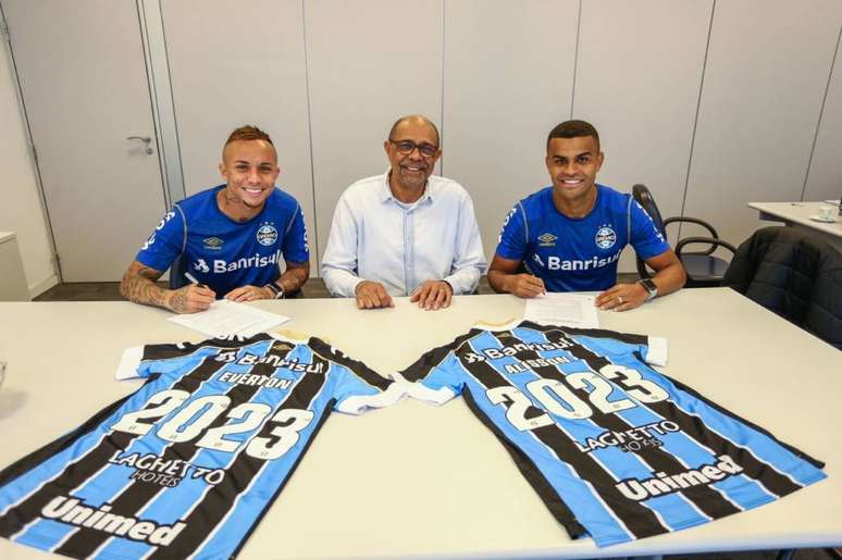 Anúncio aconteceu na manhã desta sexta-feira (Foto: Lucas Uebel/Grêmio)