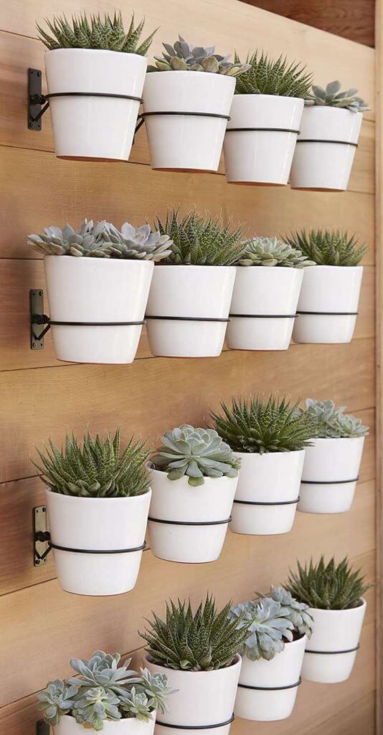 26. Suporte para plantas em jardim vertical – Por: Casa Claudia