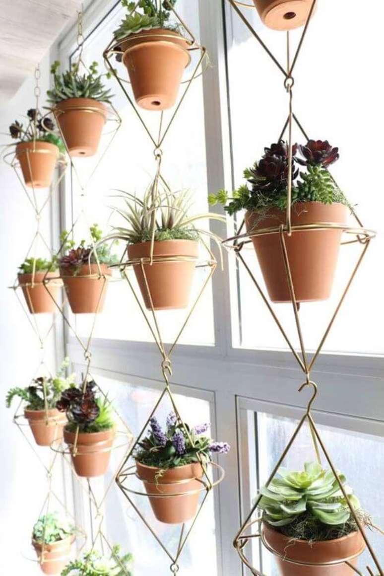 32. Suporte para plantas moderno em formato geométrico – Por: Pinterest