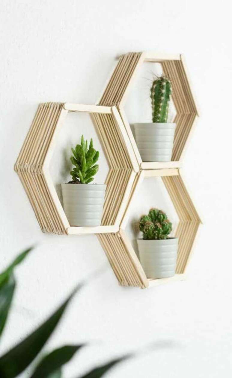 36. Suporte para plantas com vasos decorativos – Por: Ideias Decor