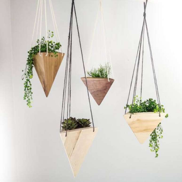 37. Suporte para plantas de madeira suspenso – Por: Pinterest