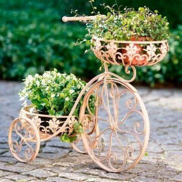 40. Suporte para plantas rose gold em formato de bike – Por: Pinterest