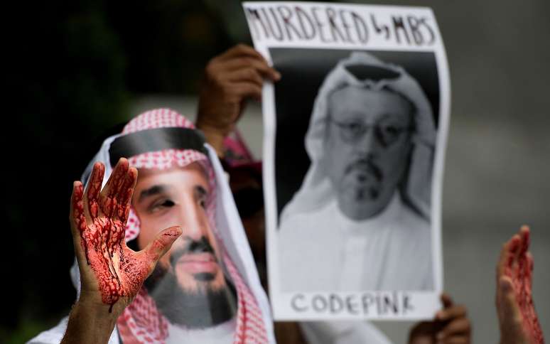 Protesto fora da Embaixada Saudita nos EUA, seis dias ap&oacute;s o desaparecimento de Jamal Khashoggi