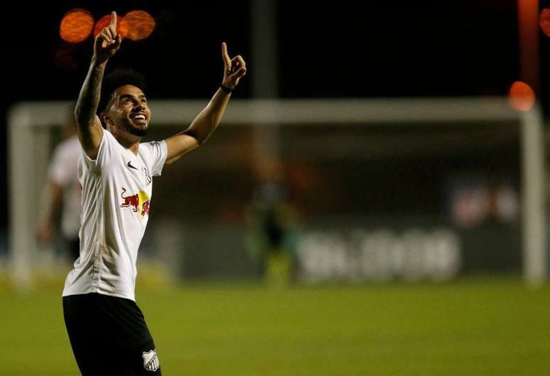 Bragantino superou o São Bento por 3 a 0 em casa e se mantém isolado na liderança da Série B do Campeonato Brasileiro