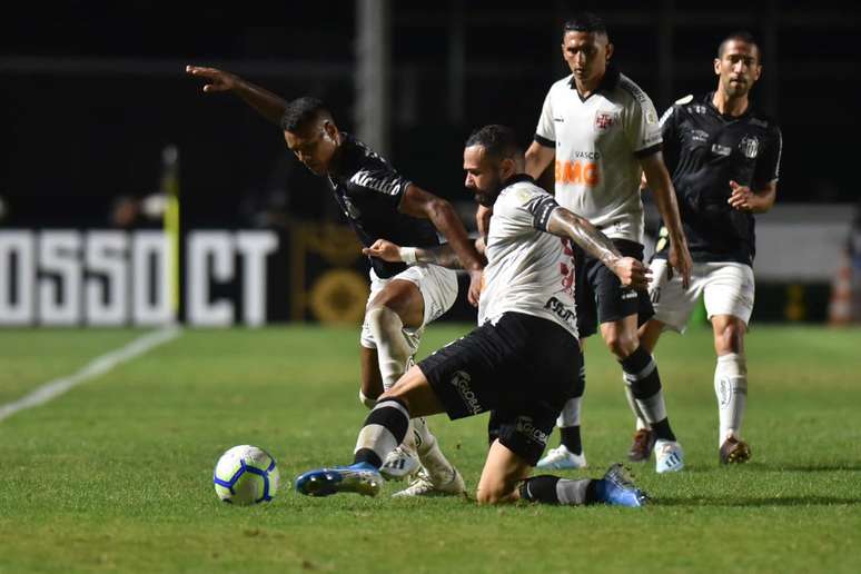 Castán falou da necessidade do Vasco de corrigir erros cometidos contra o Santos (Foto: Ivan Storti/Santos FC)