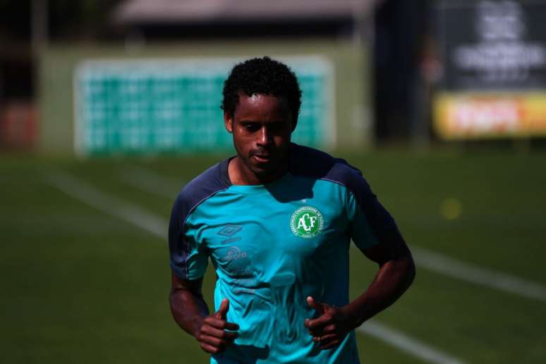 Foto: O volante Elicarlos é uma das novidades do Verdão para o jogo na Arena Condá (Márcio Cunha/Chapecoense)