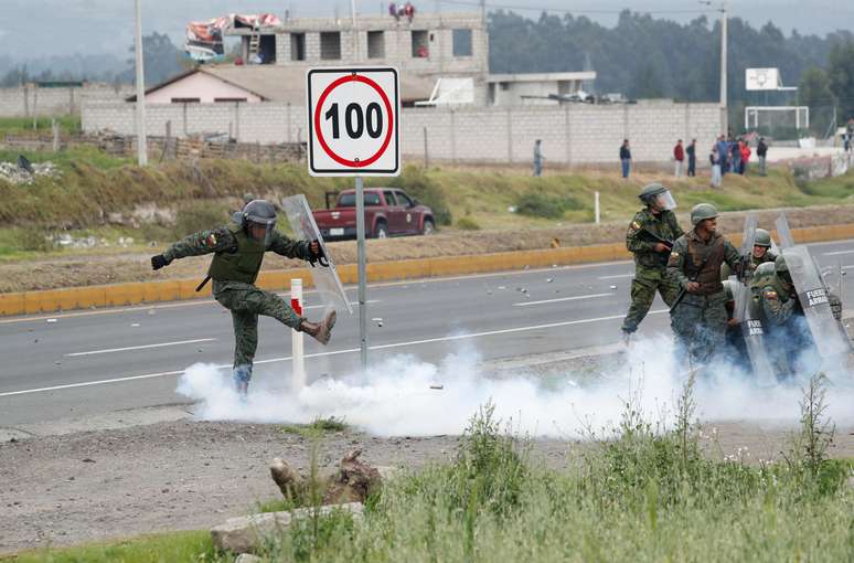 Protestos após o governo do presidente do Equador, Lenin Moreno, acabar com os subsídios aos combustíveis, em Lasso
06/10/2019
REUTERS/Carlos Garcia Rawlins