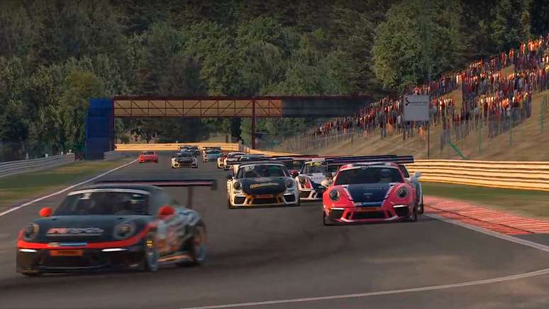 Luiz Felipe e Jeff Giassi vencem a segunda etapa do Porsche eSports Carrera Cup Brasil