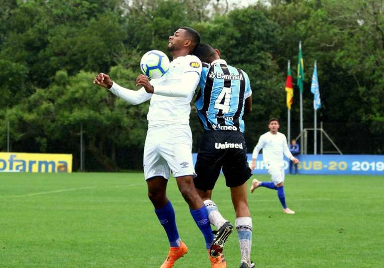 Grêmio e Cruzeiro não saem de um empate no Sul (Foto: Rodrigo Fatturi/GFBPA)