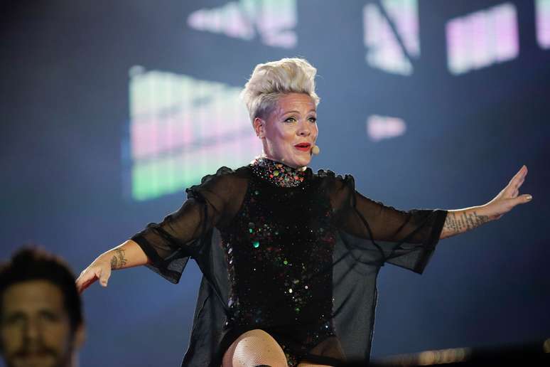 Pink se apresenta para fãs no penúltimo dia do Rock in Rio