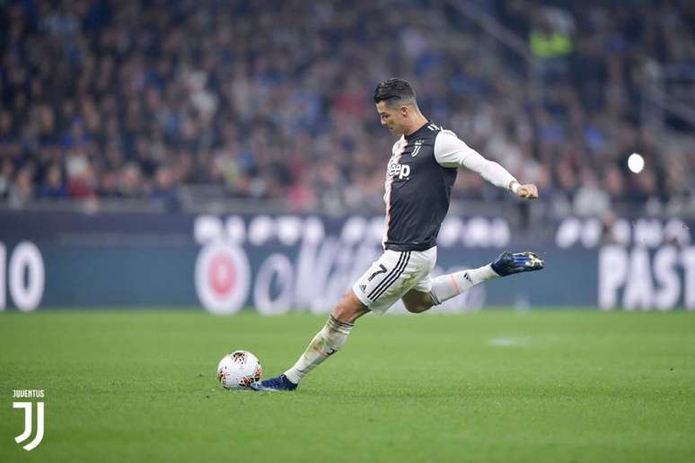 Cristiano Ronaldo teve boa atuação, mas parou na trave e em Handanovic (Divulgação/Juventus)