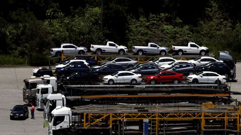 Veículos recém-fabricados em planta da Volkswagen em São Bernardo do Campo, SP
05/01/2017
REUTERS/Paulo Whitaker