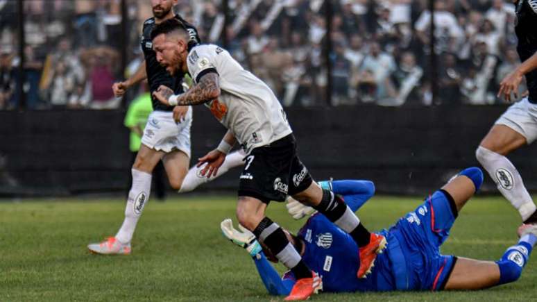 Rossi sofreu o pênalti e ele mesmo foi para a cobrança, mas parou no goleiro (Nayra Halm/Fotoarena/Lancepress!)