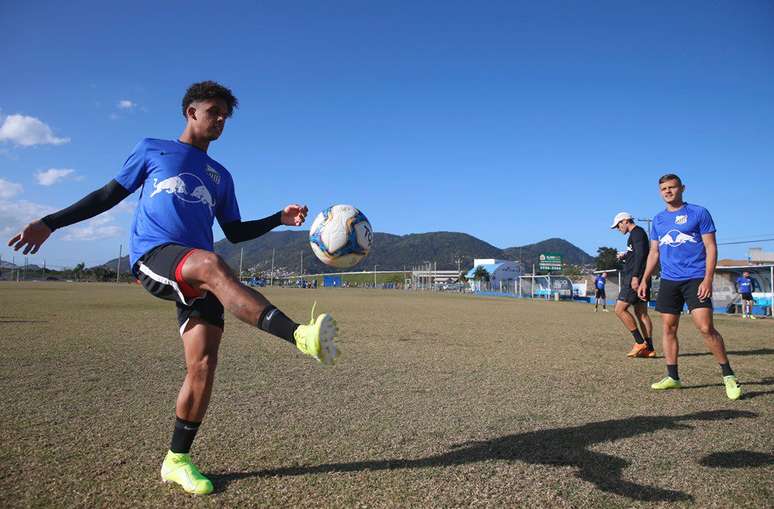 Bragantino tenta garantir o acesso à Série A do Brasileirão logo (Foto: Reprodução/Facebook)