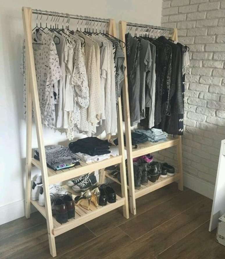8. Um bom closet aberto n&atilde;o precisa ser grande. Foto: Tua Casa