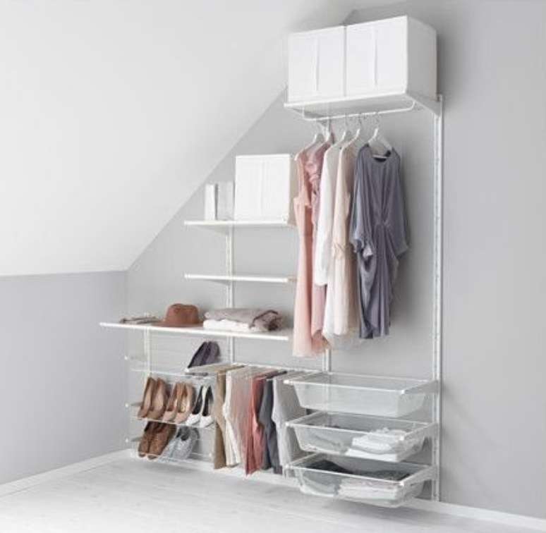 30. Um bom closet aberto pode ocupar um pequeno espa&ccedil;o. Foto: Pinnershipped