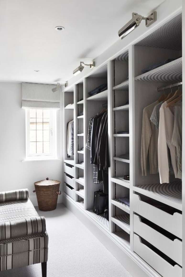 2. O closet aberto possui uma s&eacute;rie de vantagens. Foto: Patr&iacute;cia Rigatieri