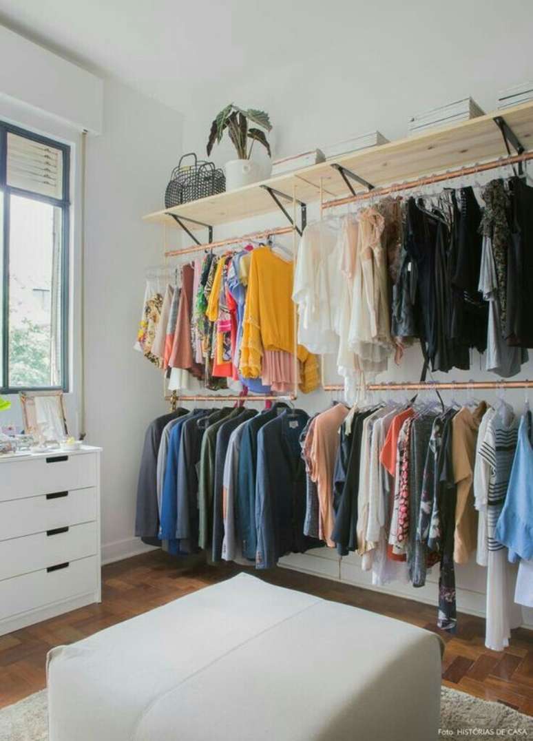 11. As prateleiras s&atilde;o muito importantes para o closet aberto. Foto: Estilo Pr&oacute;prio By Sir