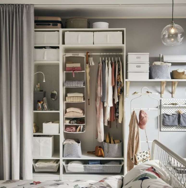 37. Gavetas de tecido s&atilde;o &oacute;timas para compor o closet aberto. Foto: Ikea