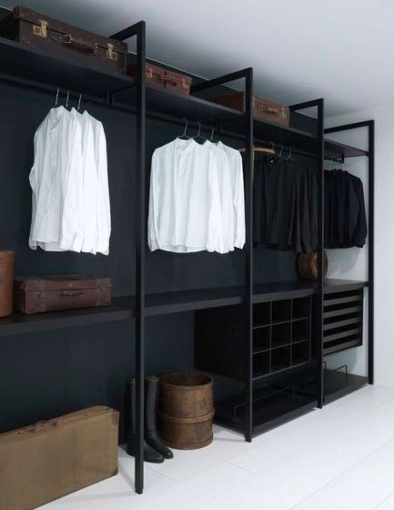 59. Este closet aberto é perfeito para quartos modernos. Foto: Tudo Especial