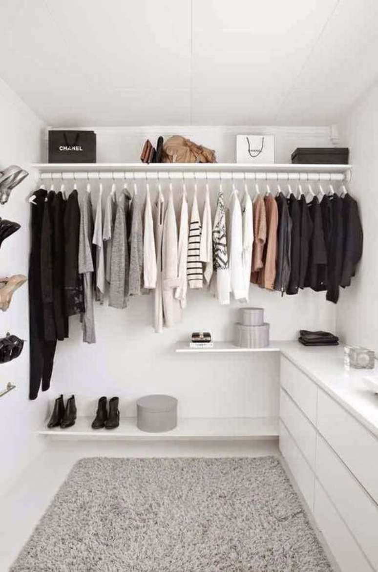 15. O closet aberto deve ser bem instalado. Foto: Start Me Up