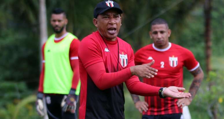 Hemerson Maria quer a vitória para manter Botafogo-SP no G4 (Foto: Divulgação/Botafogo-SP)