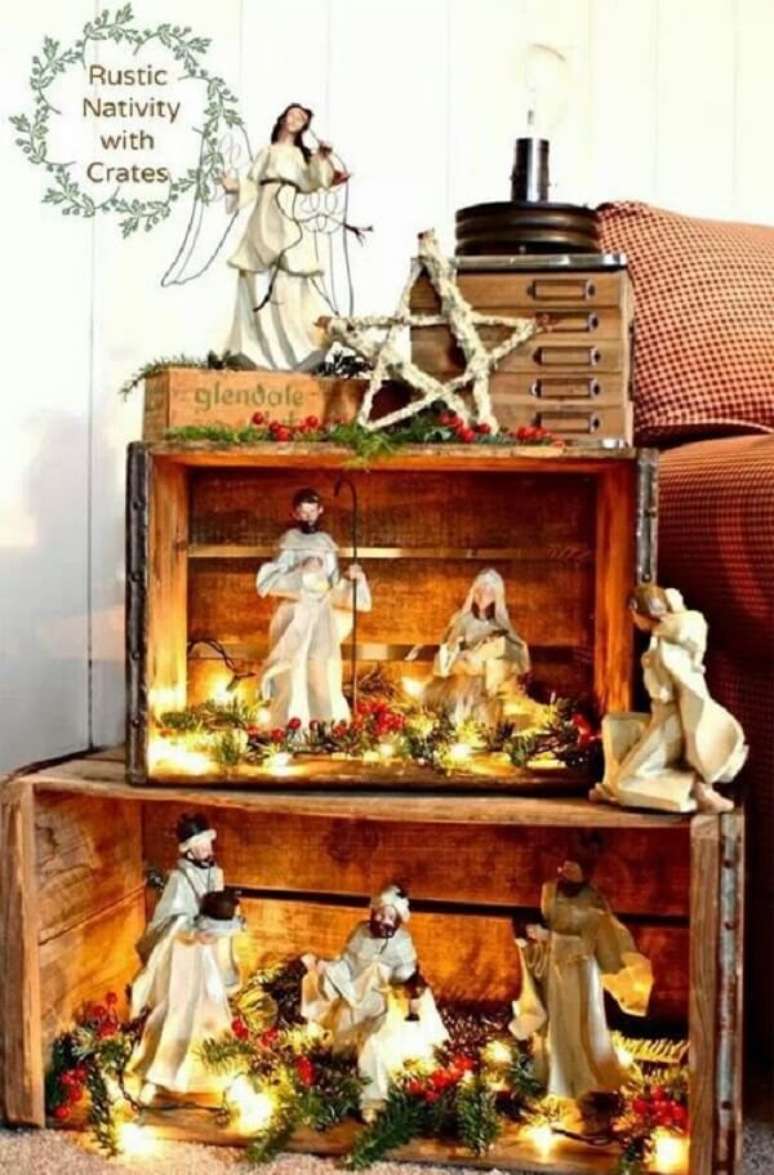 18. Os caixotes de madeira foram utilizados para compor a montagem do pres&eacute;pio. Fonte: Customizando