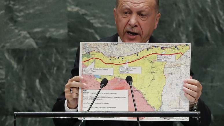 President turco Recep Tayyip Erdogan promete atacar as forças curdas, consideradas terroristas pelo país