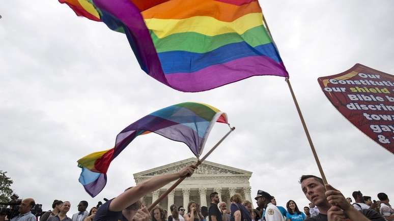 Em foto de 2015, manifestantes comemoram na capital americana decisão da Suprema Corte sobre casamentos não heterossexuais; nesta terça-feira, tribunal enfrentará outra pauta referente ao gênero