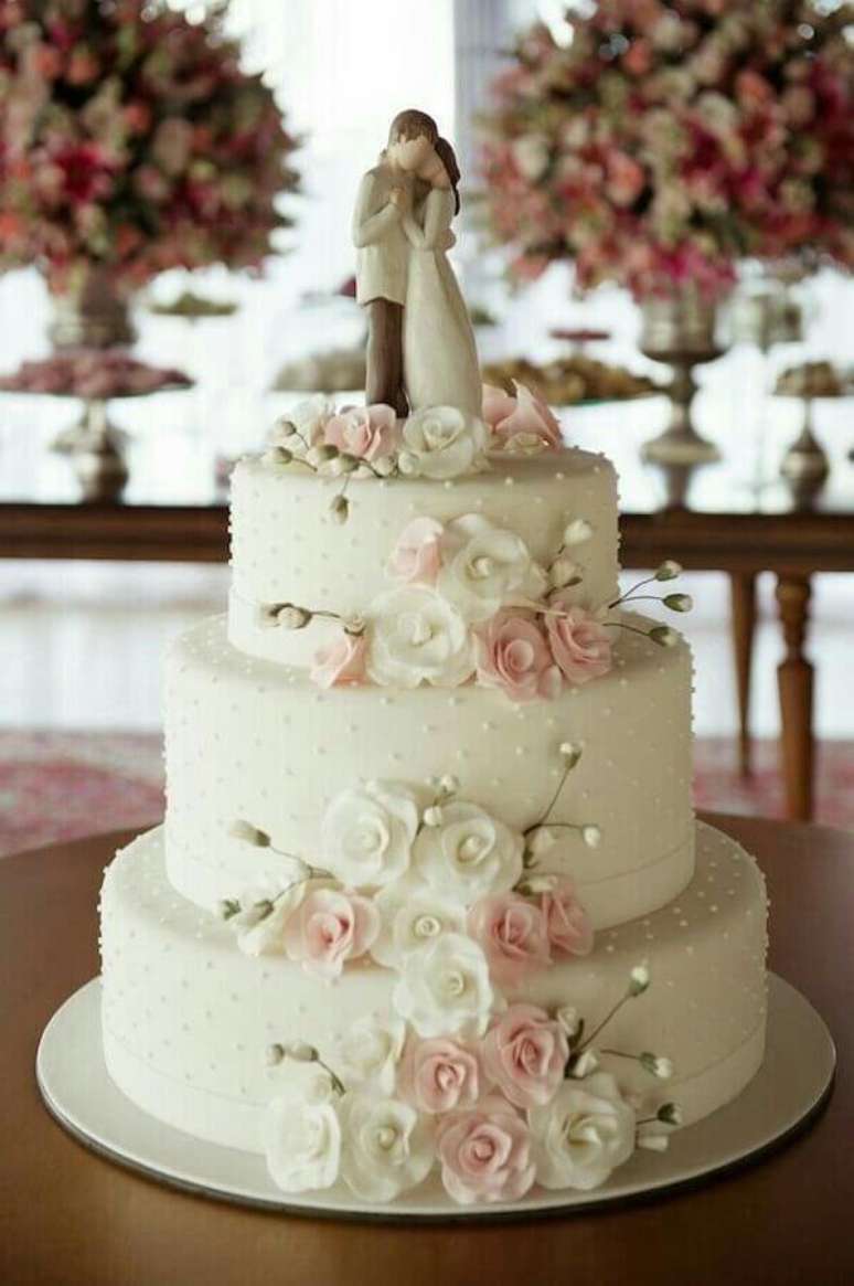 63. Modelo tradicional de topo de bolo casamento – Foto: Pinterest