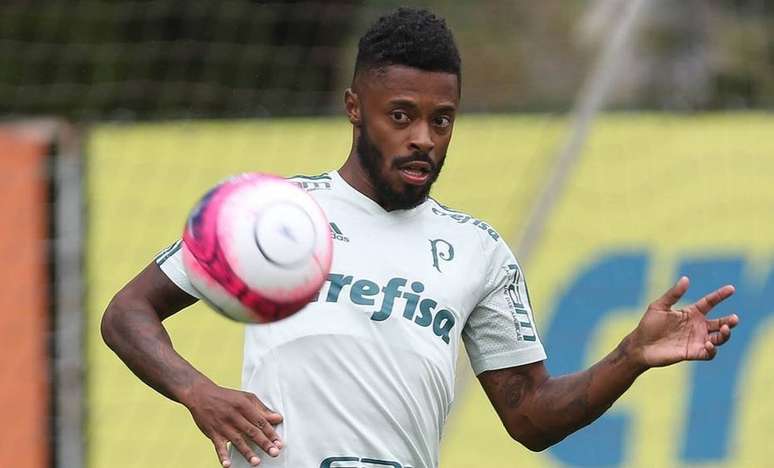 Aos 36 anos, Michel Bastos anuncia aposentadoria do futebol