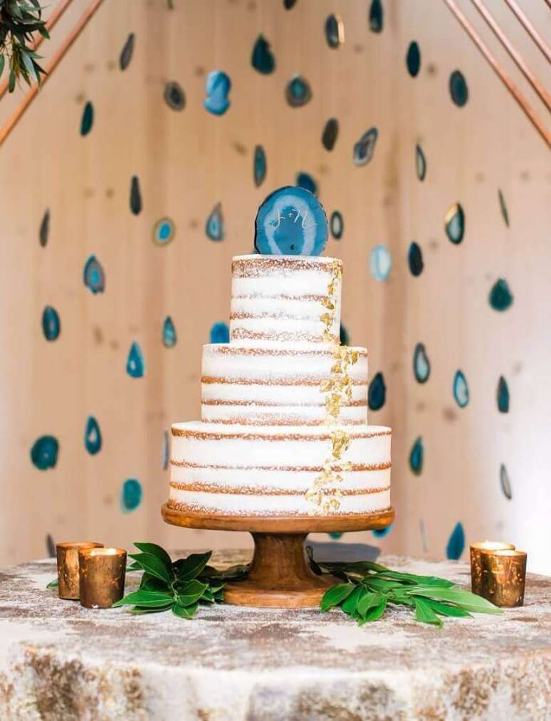 54. Bolo de casamento 3 andares com acabamento simples – Foto: Pinterest