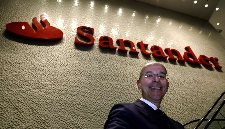 Sergio Rial, presidente-executivo do Santander Brasil, após entrevista em São Paulo 
08/08/2017
REUTERS/Paulo Whitaker