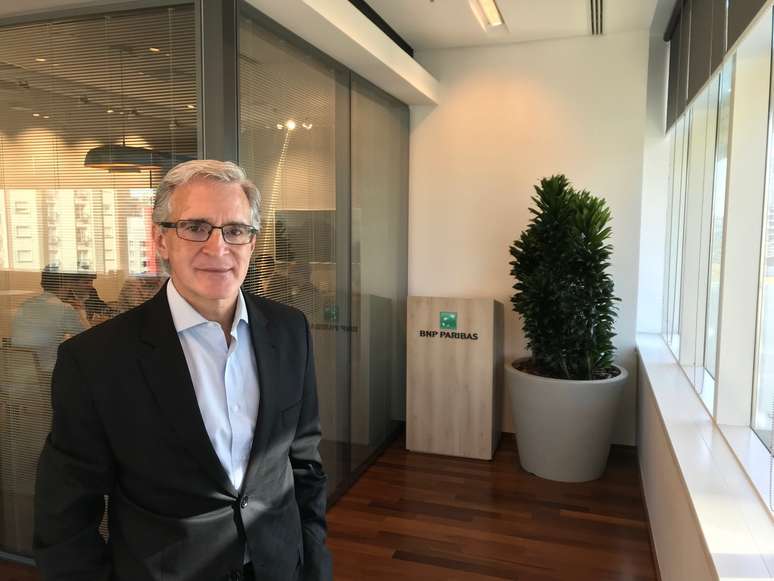 O Brasil experimenta um momento quase &uacute;nico, com perspectiva de estabilidade econ&ocirc;mica no m&eacute;dio prazo, e est&aacute; fazendo a li&ccedil;&atilde;o de casa para atrair investidores de forma sustentada, avalia o presidente-executivo da BNP Paribas Asset Management Brasil, Luiz Sorge.
REUTERS/Paula Arend Laier