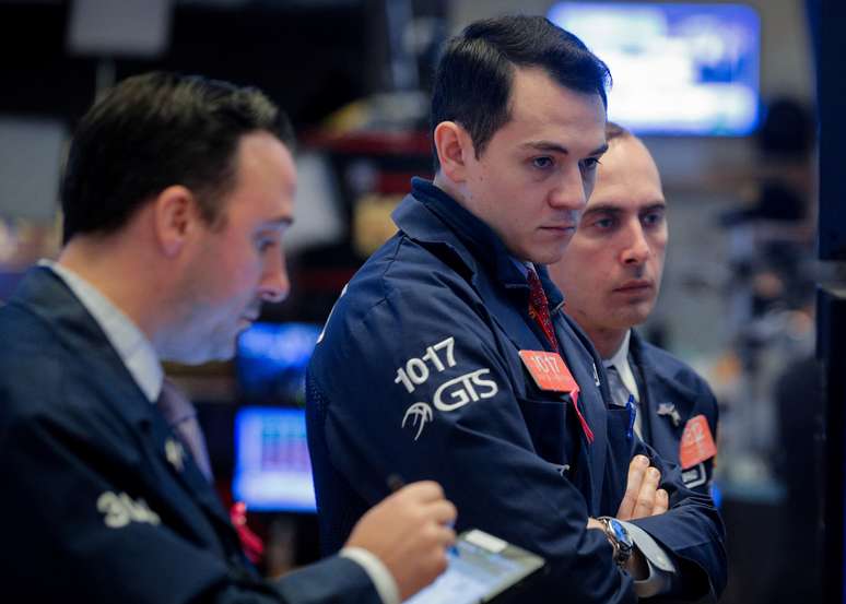 Operadores trabalham na Bolsa de Nova York (NYSE) 
03/10/2019
REUTERS/Brendan McDermid