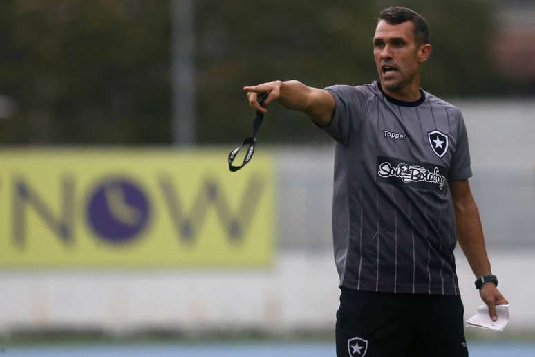 Lazaroni é o responsável pelo comando do Botafogo após a demissão de Barroca (Foto: Vitor Silva/Botafogo)