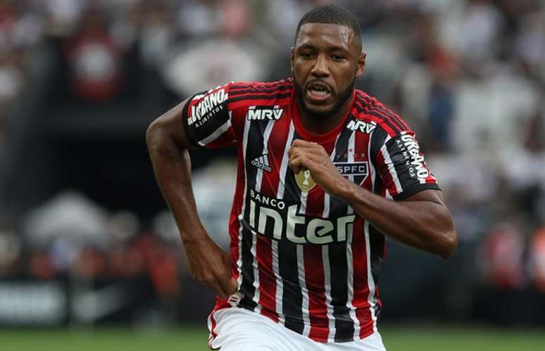Jogador foi reintegrado ao grupo do São Paulo (Foto: Rubens Chiri/saopaulofc.net)