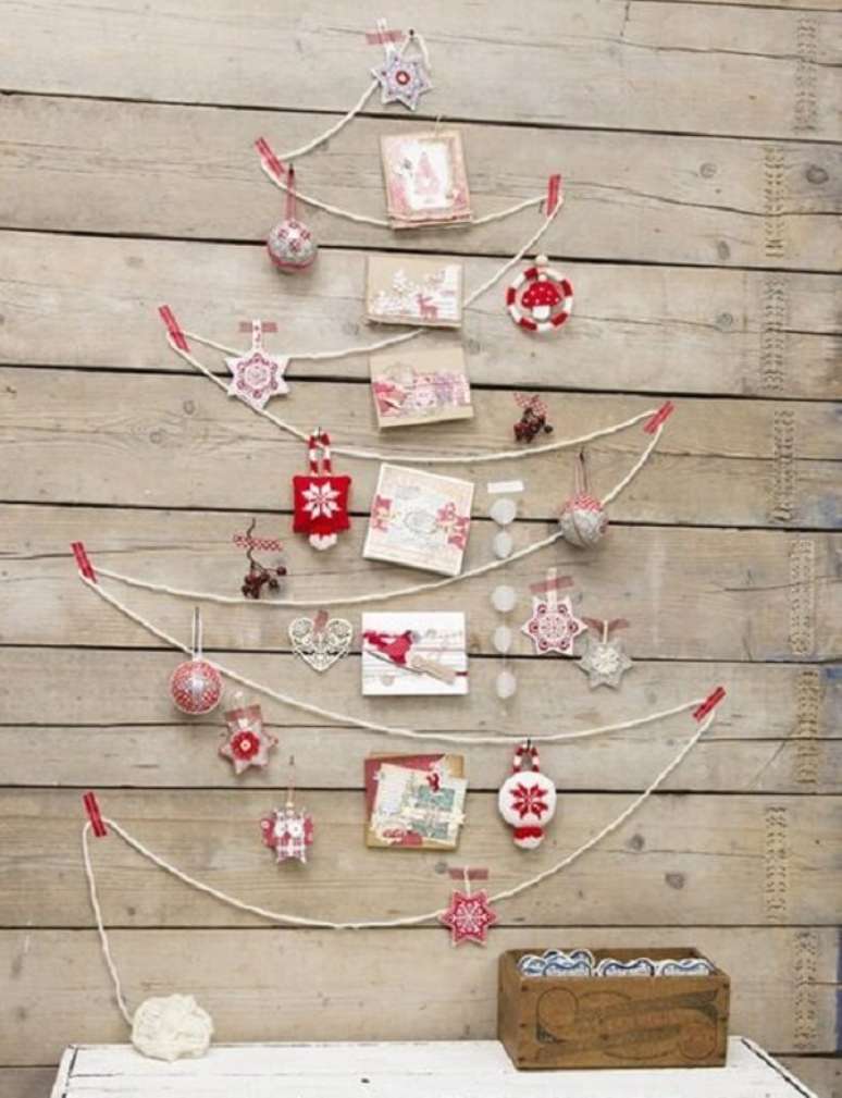 52. A árvore de Natal foi feita com linha de barbante. Fonte: Pinterest