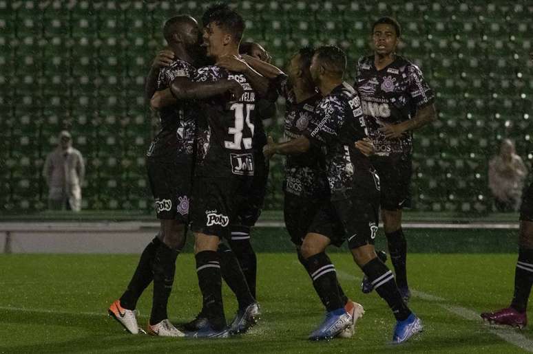 Contra a Chapecoense, Danilo Avelar decidiu no segundo tempo (Foto: Daniel Augusto Jr/Corinthians)