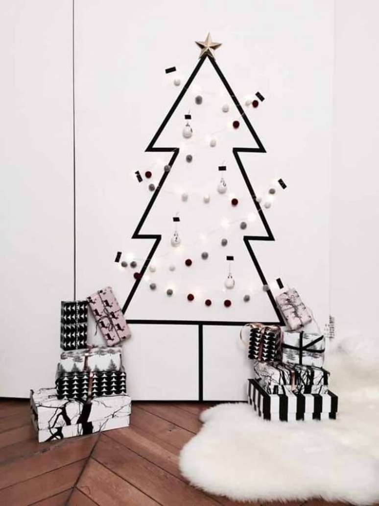 29. Árvore de Natal na parede feita com adesivo e bolinhas natalinas. Fonte: Casa Vogue