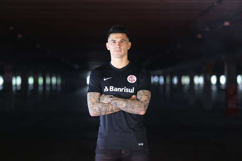 Novo terceiro uniforme do Internacional será inteiro na cor preta (Foto: Ricardo Duarte/Internacional)